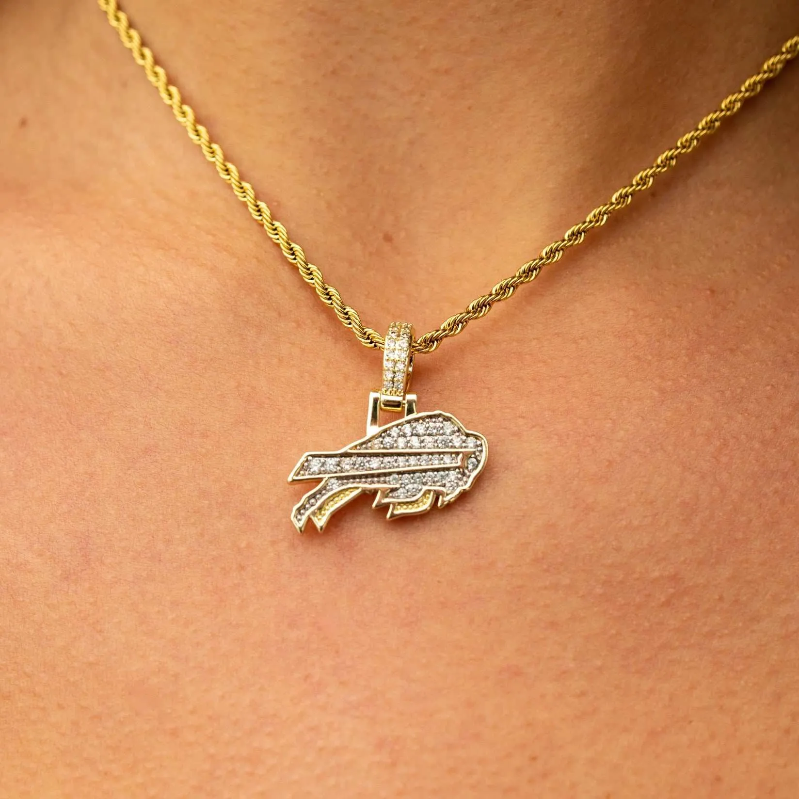 Buffalo Bills Micro Logo Pendant - Yellow Gold